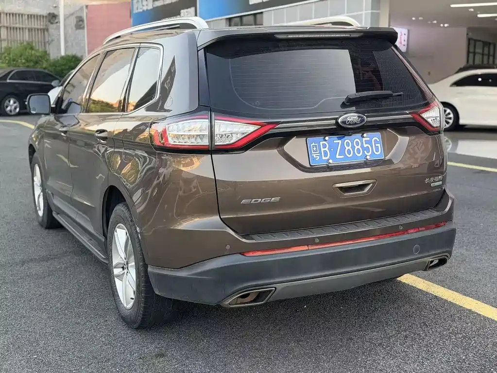 Edge EcoBoost 245 2 WD Platinum Sharp 7-seat CN-V