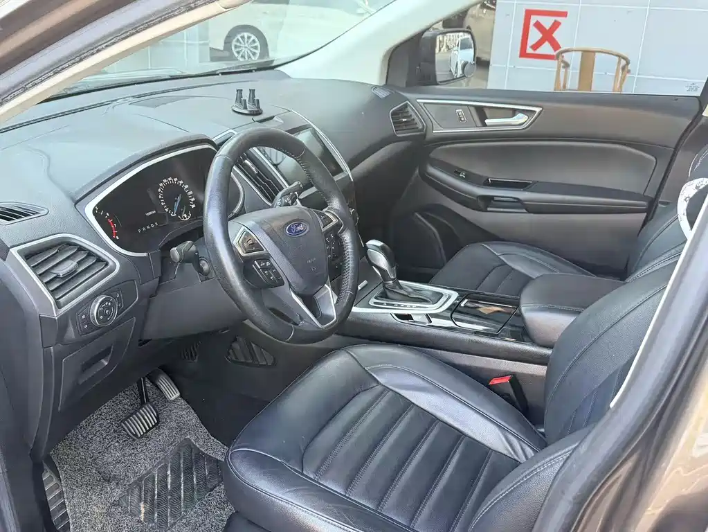 Edge EcoBoost 245 2 WD Platinum Sharp 7-seat CN-V
