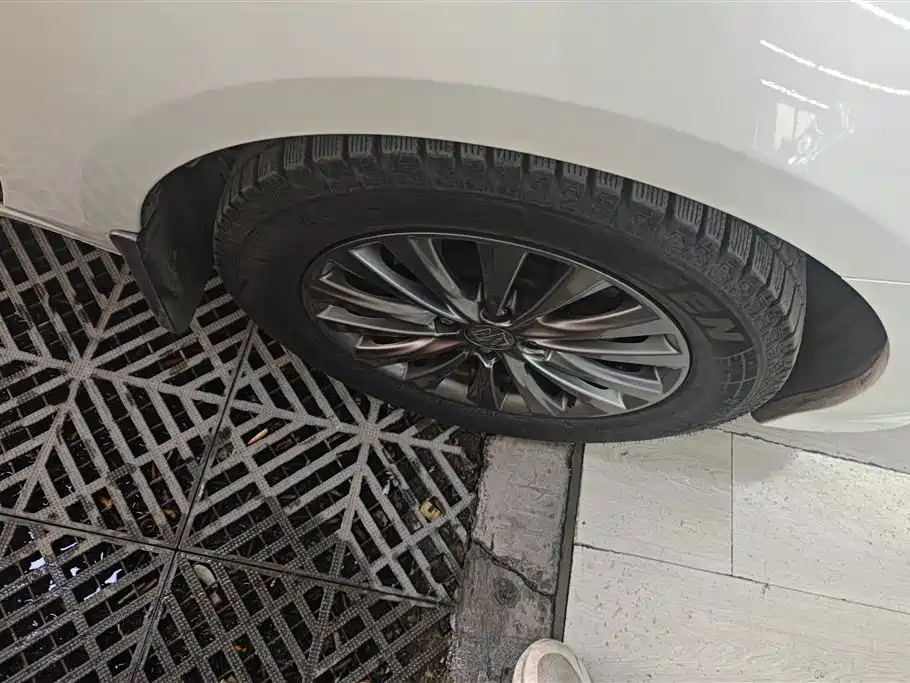 Alivio 1.6 L Auto Comfort Enjoyment