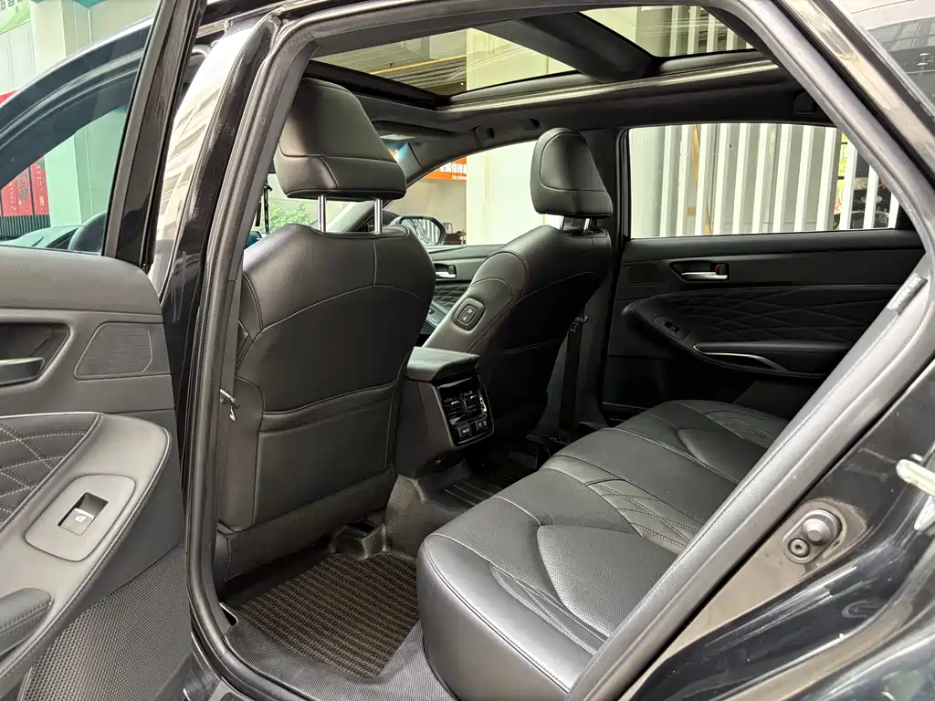 Avalon 2.5 L Touring Distinguished CN-V