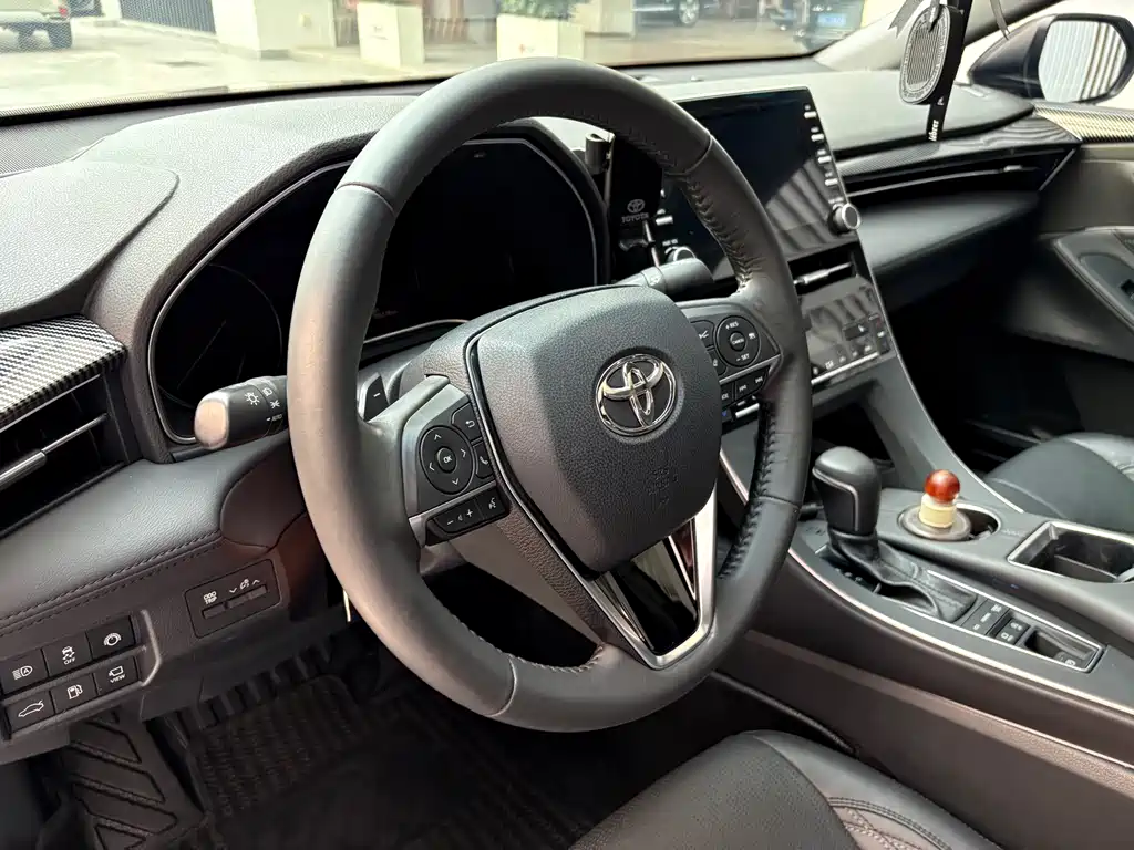 Avalon 2.5 L Touring Distinguished CN-V
