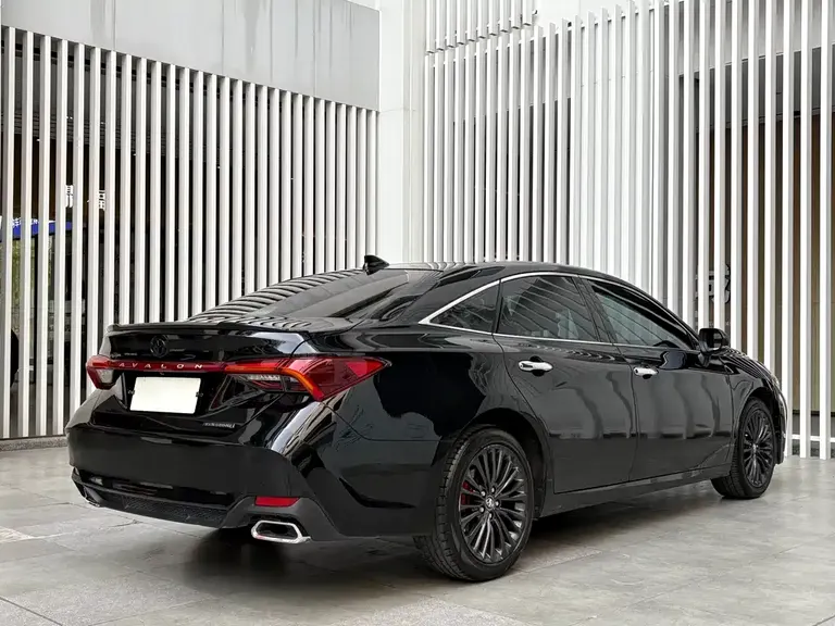 Toyota Avalon 2.5 L Touring Distinguished CN-V