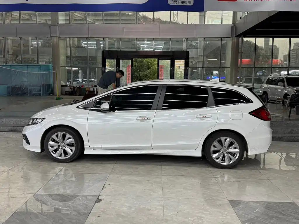 Jade 1.8 L Auto Comfort 5-seat