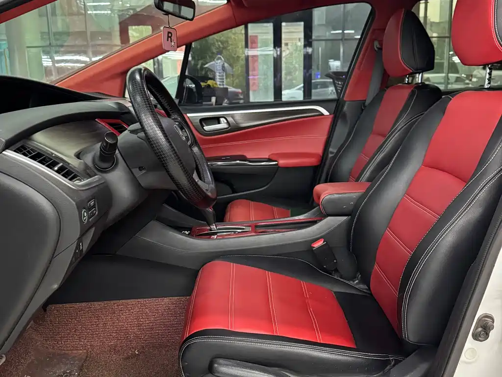 Jade 1.8 L Auto Comfort 5-seat