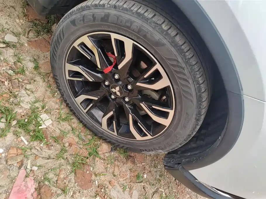 Outlander 2.0 L 2 WD Smooth Enjoyment 5-seat CN-V