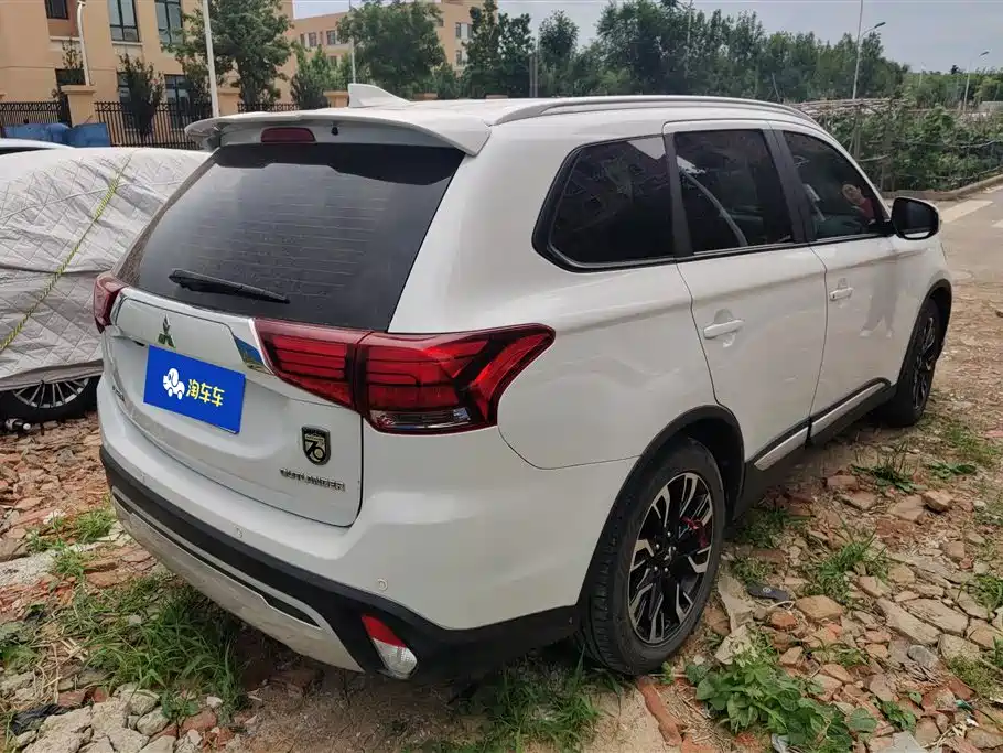 Outlander 2.0 L 2 WD Smooth Enjoyment 5-seat CN-V