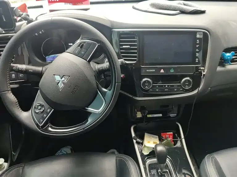 Mitsubishi Outlander 2.0 L 2 WD Smooth Enjoyment 5-seat CN-V