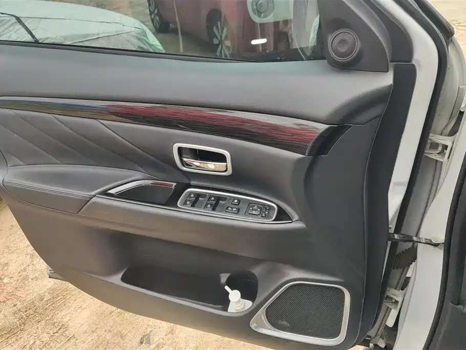 Outlander 2.0 L 2 WD Smooth Enjoyment 5-seat CN-V