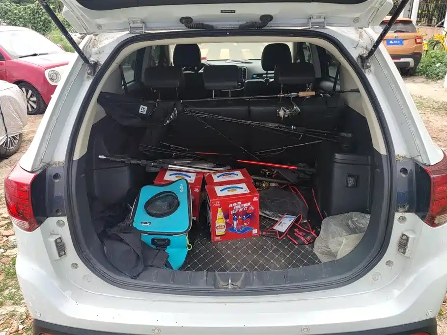 Outlander 2.0 L 2 WD Smooth Enjoyment 5-seat CN-V