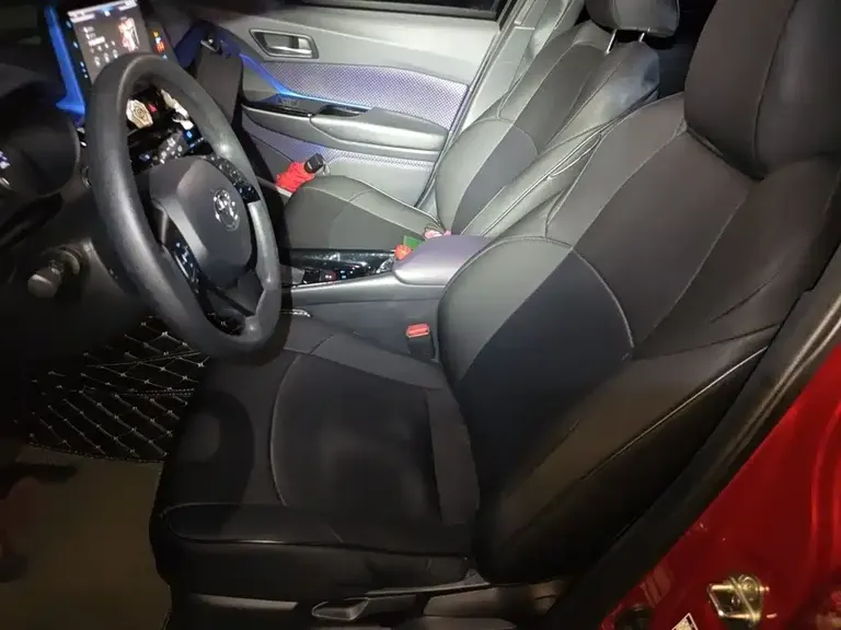Toyota C-HR 2.0 L Leading Sunroof CN-VI