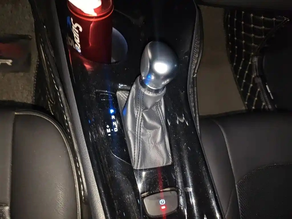 Toyota C-HR 2.0 L Leading Sunroof CN-VI