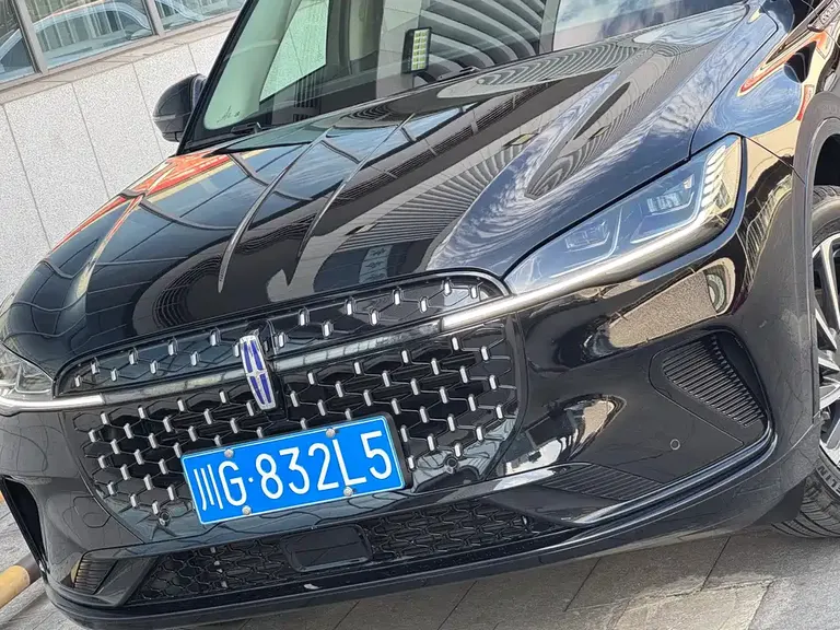 Lincoln Corsair 冒险家 2025款 1.5 T 两驱尊雅混动版