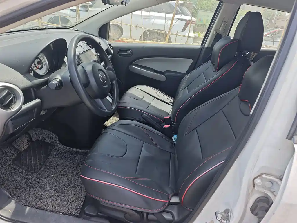 Mazda 2 马自达2 2012款 两厢炫动 1.3 L 自动标准版