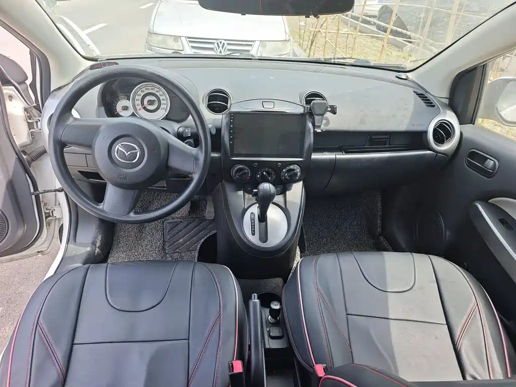 Mazda 2 马自达2 2012款 两厢炫动 1.3 L 自动标准版