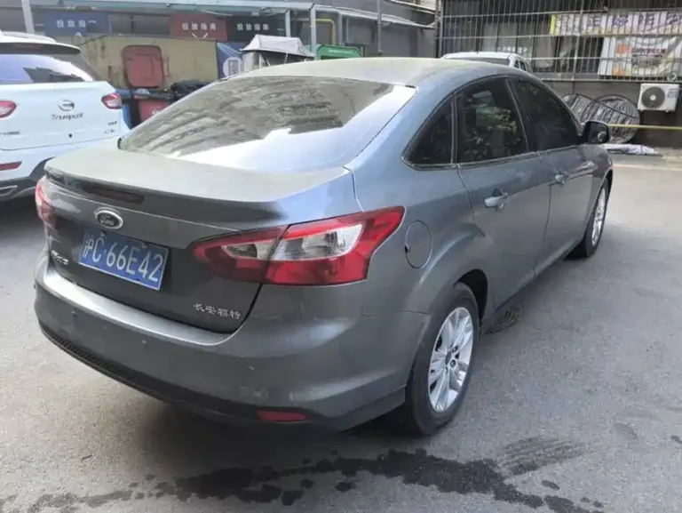 Ford Focus Sedan 1.6 L Manual Comfort
