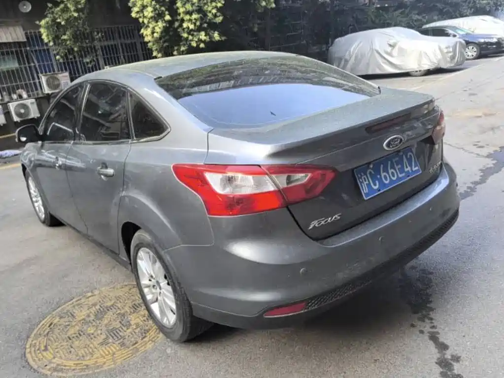 Focus Sedan 1.6 L Manual Comfort