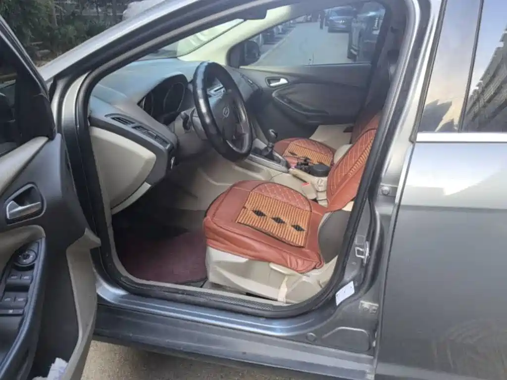 Focus Sedan 1.6 L Manual Comfort