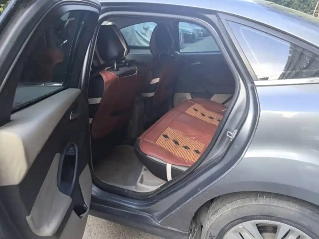 Focus Sedan 1.6 L Manual Comfort