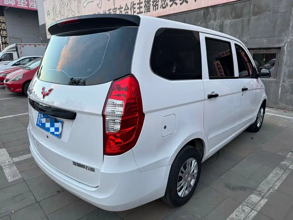 Wuling Hongguang 1.2 L S Basic CN-VI LSI