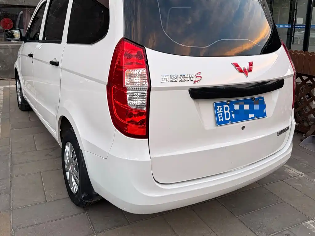 Wuling Hongguang 1.2 L S Basic CN-VI LSI