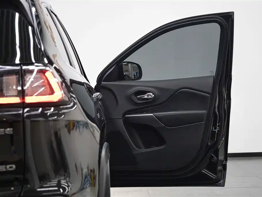 Cherokee 2.0 T 2 WD Smart Enjoyment CN-VI
