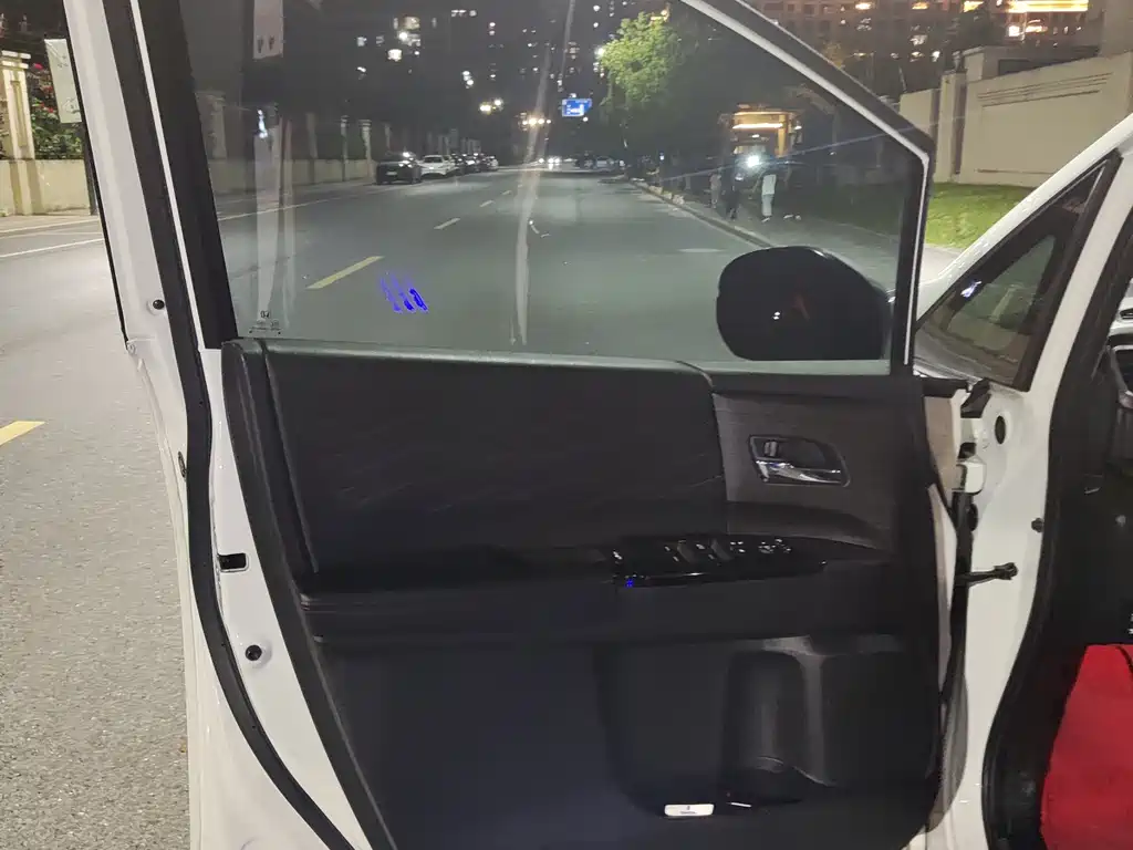 Elysion 2.0 L e:HEV Luxury