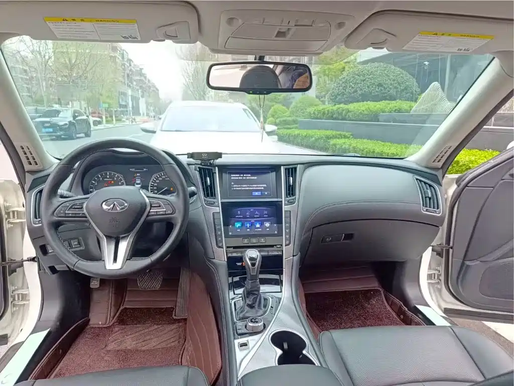 Infiniti Q50 L 2.0 T Comfort Enjoyment CN-V