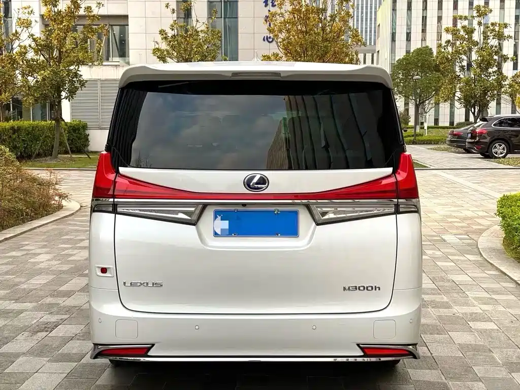 Lexus LM 300 h 7-seat Elegant