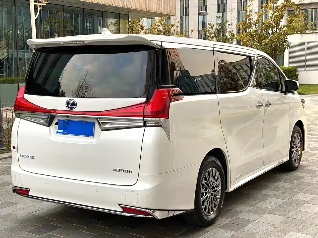 Lexus LM 300 h 7-seat Elegant