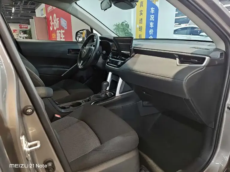 Toyota Frontlander 2.0 L CVT Leading