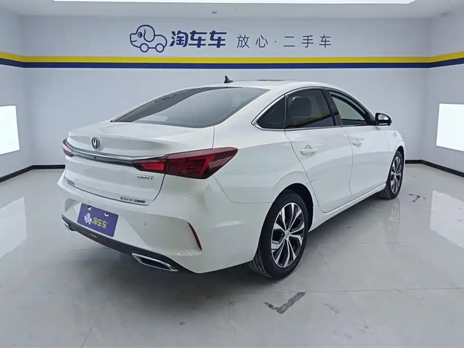 Eado PLUS Blue Whale NE 1.4 T GDI DCT Flagship
