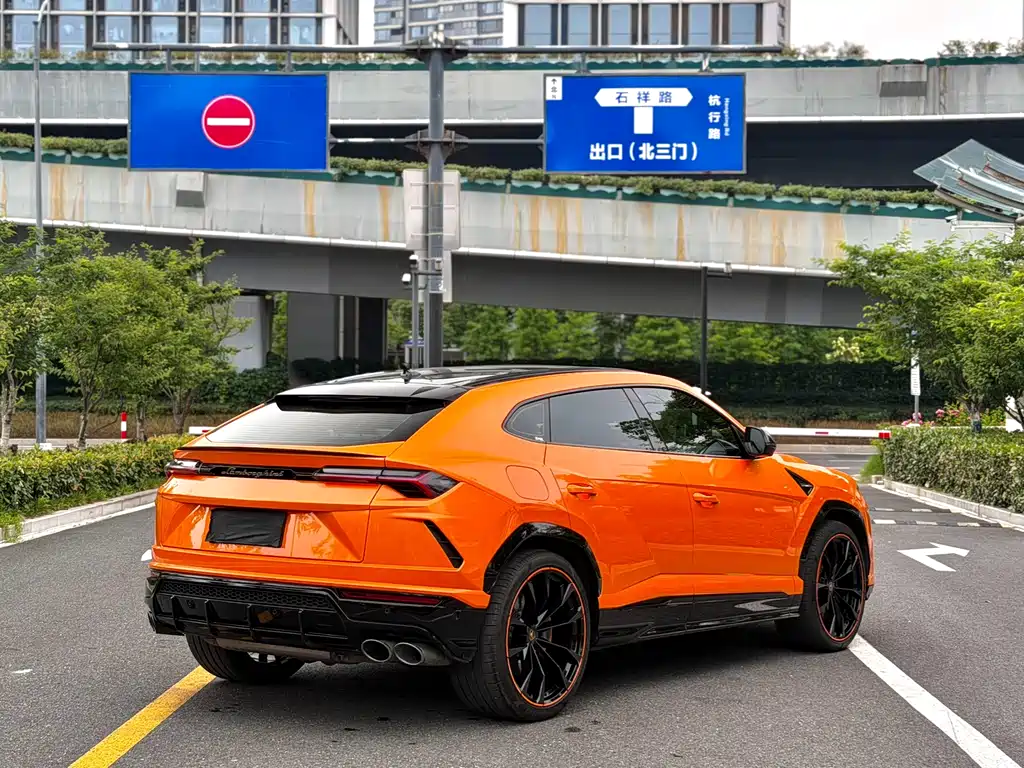 Urus 4.0 T V8