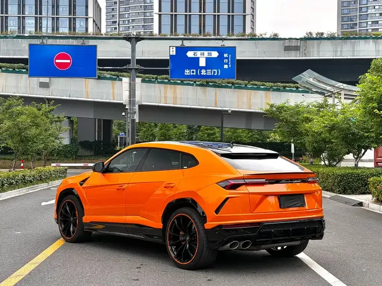 Lamborghini Urus 4.0 T V8