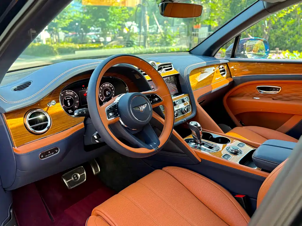 Bentayga 4.0 T V8 LWB Range Elegant Degree