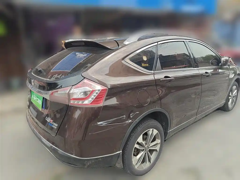 URX 6 SUV 1.8 T Fashion