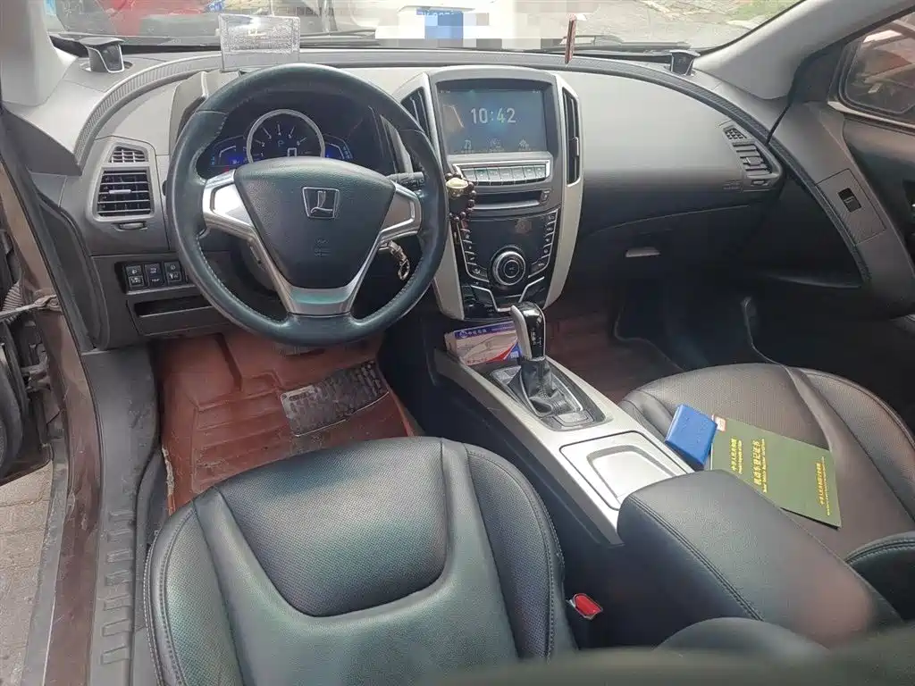 URX 6 SUV 1.8 T Fashion