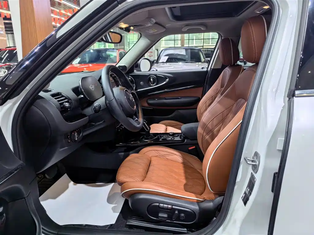 MINI CLUBMAN Facelift 1.5 T COOPER Connoisseur
