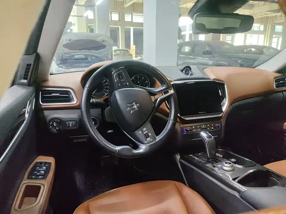 Ghibli 2.0 T Sharp Edge