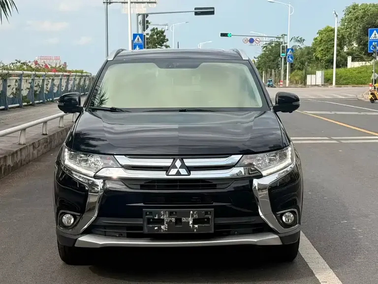 Mitsubishi Outlander 2.4 L 4 WD Elite 5-seat