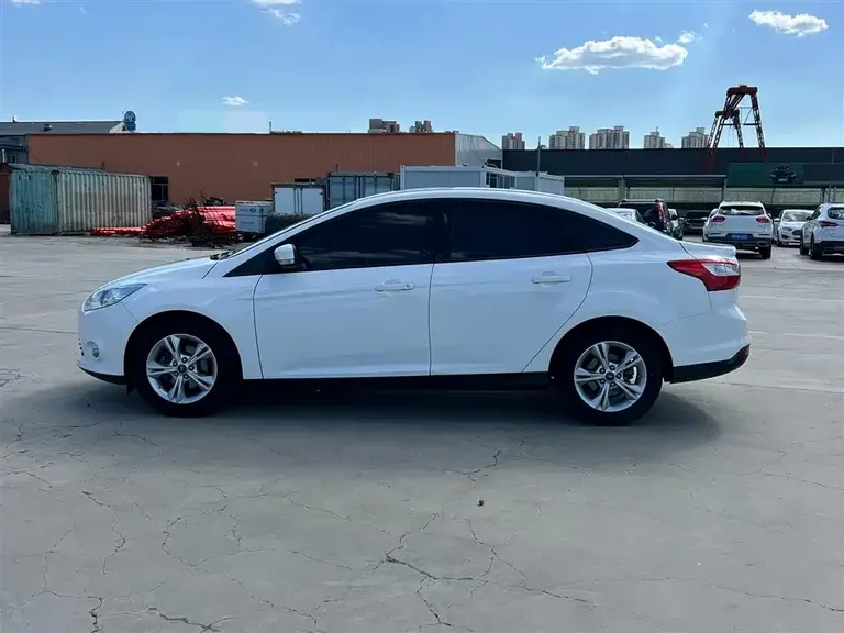 Ford Focus Sedan 1.6 L Auto Style