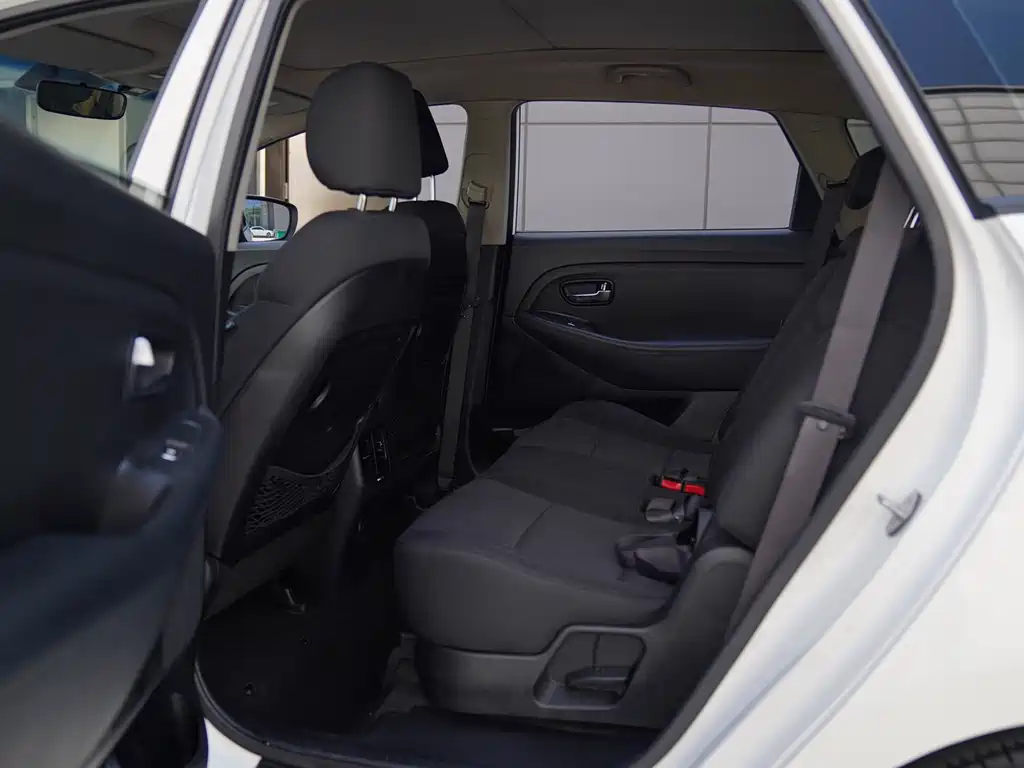 Carens 2.0 L 5-seat Auto Standard CN-IV