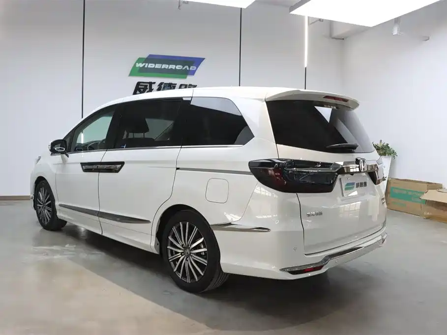 Elysion 2.0 L e:HEV Luxury Early Enjoyment