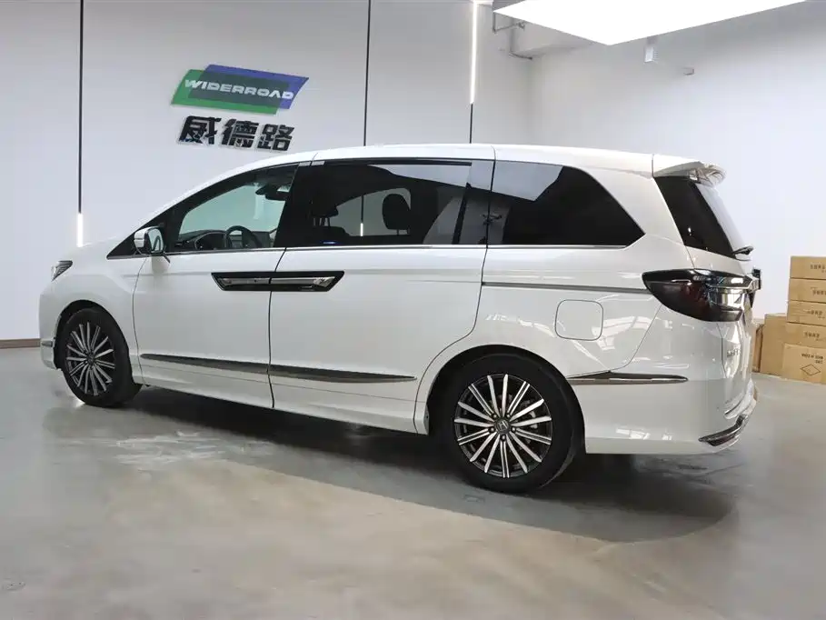 Elysion 2.0 L e:HEV Luxury Early Enjoyment