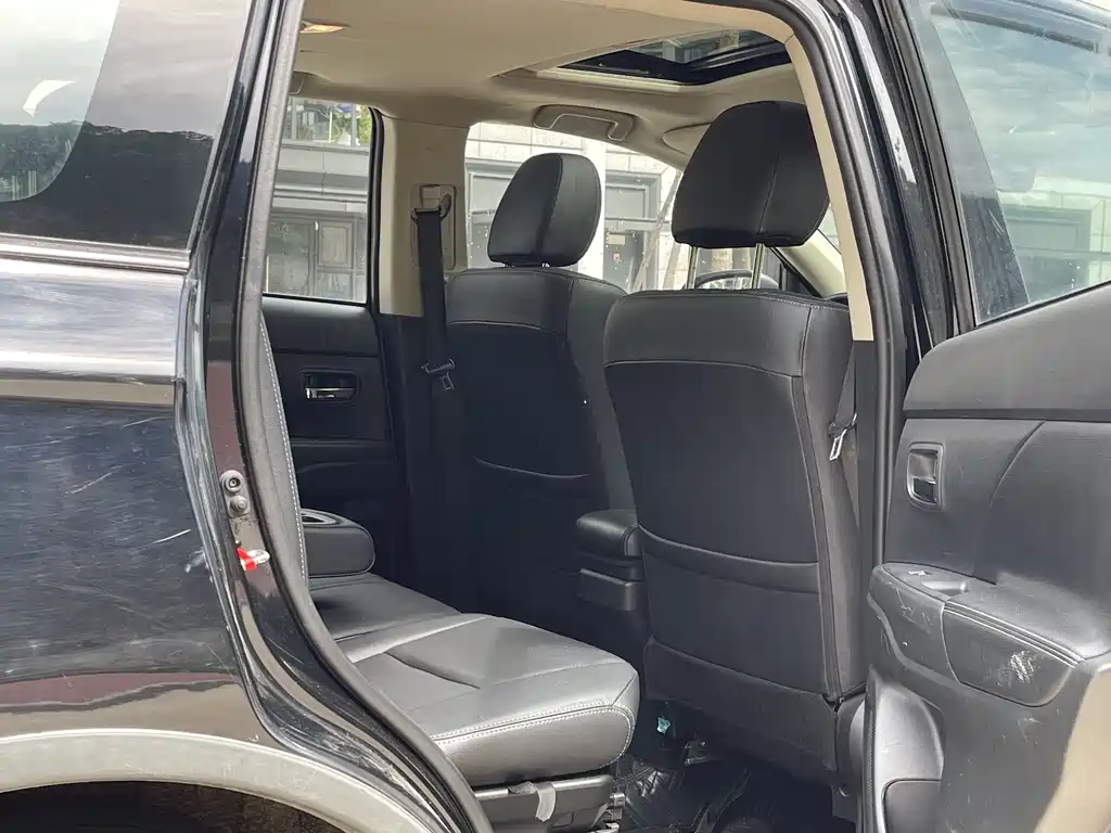 Outlander 2.0 L 2 WD Excellence 7-seat