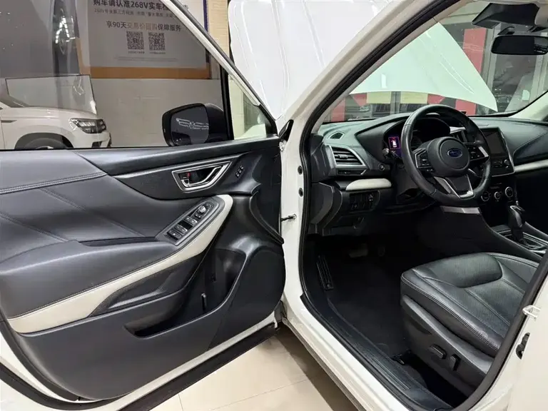 Subaru Forester 2.0 i AWD Luxury EyeSight