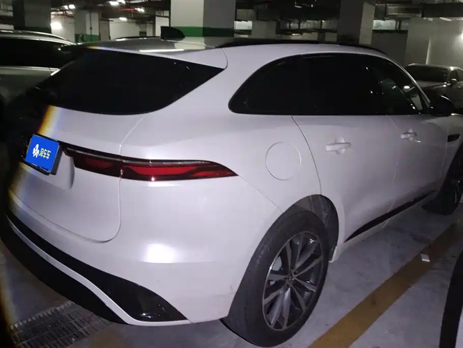 Jaguar F-PACE P250 R-Dynamic SE
