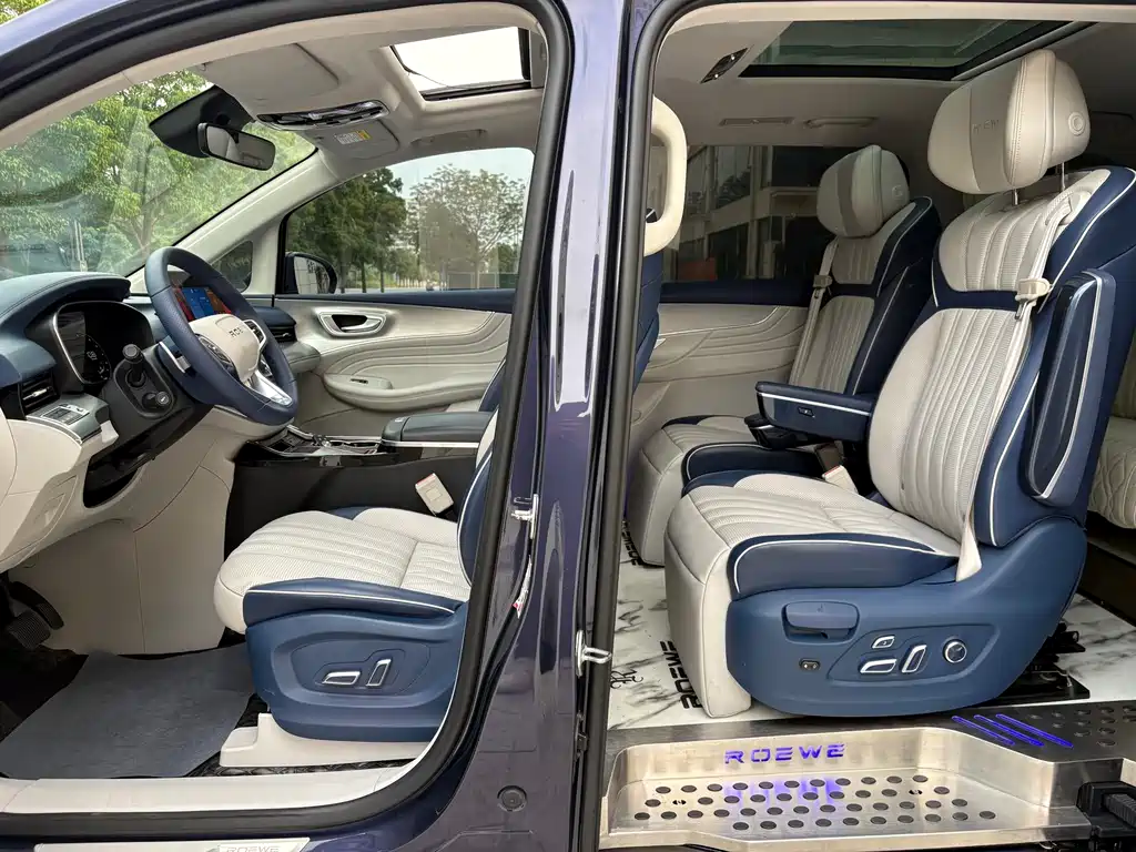 Roewe iMAX8 400 TGI Supreme Series Honored