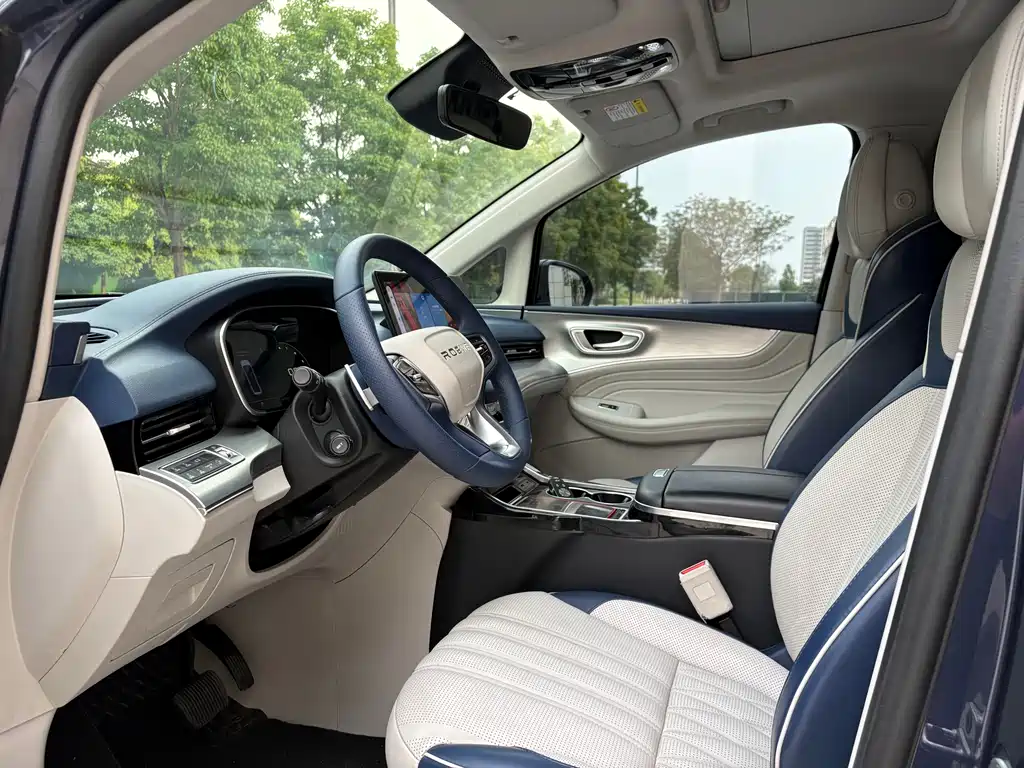 Roewe iMAX8 400 TGI Supreme Series Honored