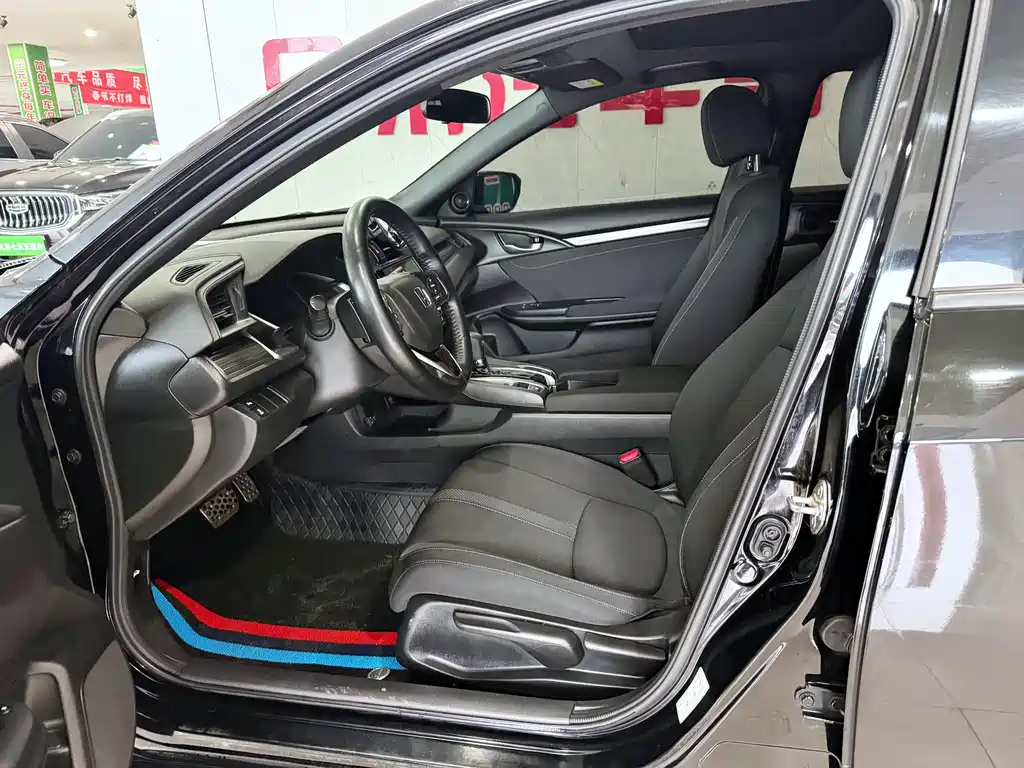 Civic HATCHBACK 220 TURBO CVT Trend Cool Control