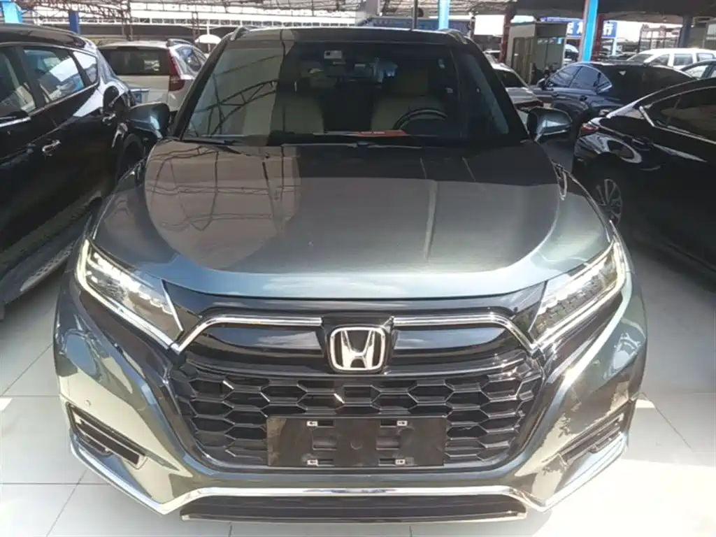 Honda UR-V 370 TURBO 2 WD Graceful